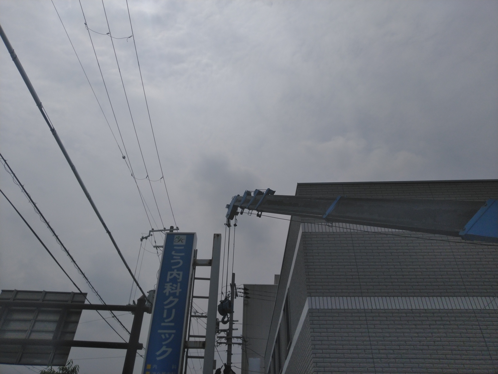 台風で破損の看板やテントの撤去、修理